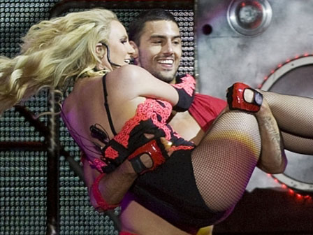 Britney Spears Kucak Dansı Yaptı