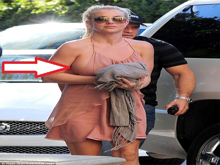 Britney Spears Pembe Elbiseyle Görüntülendi