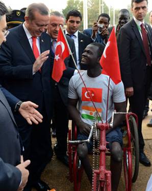 Erdoğandan Nijerli Gence Akülü Araba