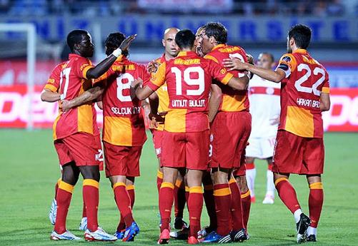 Galatasaray lig tarihinin en az puanlı ilk yarı lideri tarihe geçti