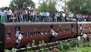 Hindu Hacılara Tren Çarptı 20 Ölü