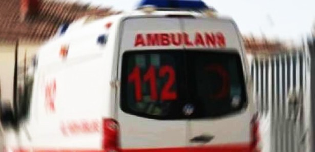 Kamyon İle Ambulans Çarpıştı 3 Yaralı